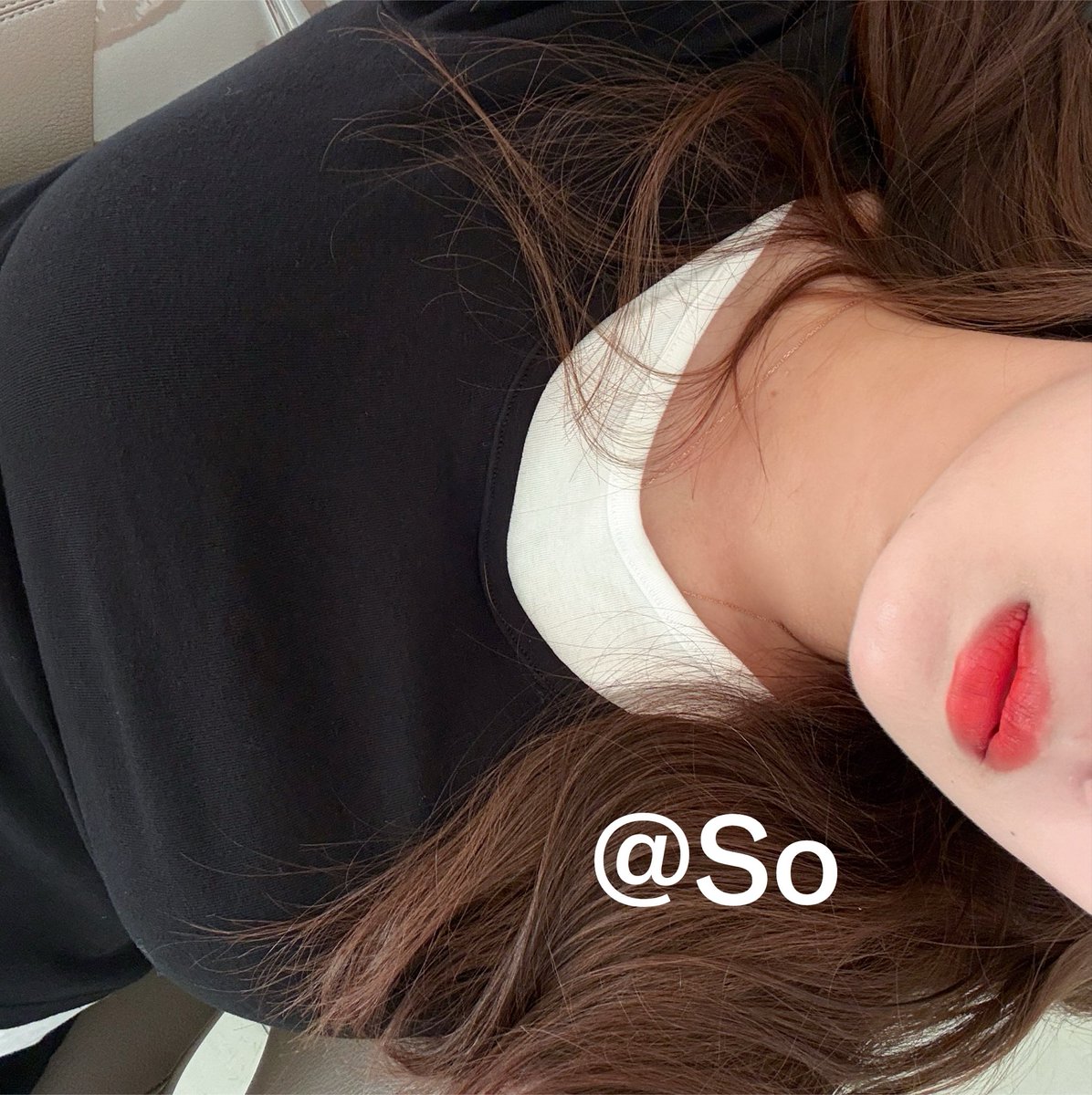 sobuq4ay's tweet photo. 맹목적인 사랑, 아무것도 바라지 않고 나만 바라봐 줄 그런 사람 
불안함을 가지고 살아가는 현실이 너무 버겁고 힘들어 나만 사랑해 줘 나만 봐줘
미안해 이런 나라서 그래도 사랑해 줄래 https://t.co/huQbcViCJ7