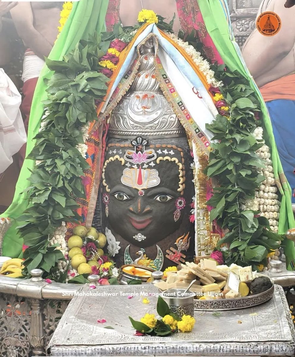 DrJaiNathSingh3's tweet photo. ,*🙇आज  10  अगस्त 2026     सोमवार   🙇*
    *🙏🌹🏵️जय श्री महाकाल 🏵️🌹🙏*

*🌹💐बारह ज्योतिर्लिंग में तृतीय दक्षिणमुखी श्री महाकालेश्वर ज्योतिर्लिंग के आज के भस्मारती श्रृंगार दर्शन श्री महाकालेश्वर महाकाल मंदिर परिसर उज्जैन मध्यप्रदेश से💐🌹*

*🔱शिव ही सत्य है । शिव ही अनंत है ।।🔱*
