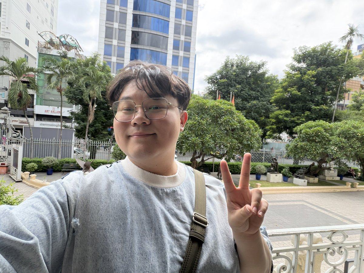 Y2KoBee's tweet photo. 第一次出差公幹，第一次去越南😭
有人帶住去真係巧正

目前Pho數量：2碗 https://t.co/9ybxV6I8rb