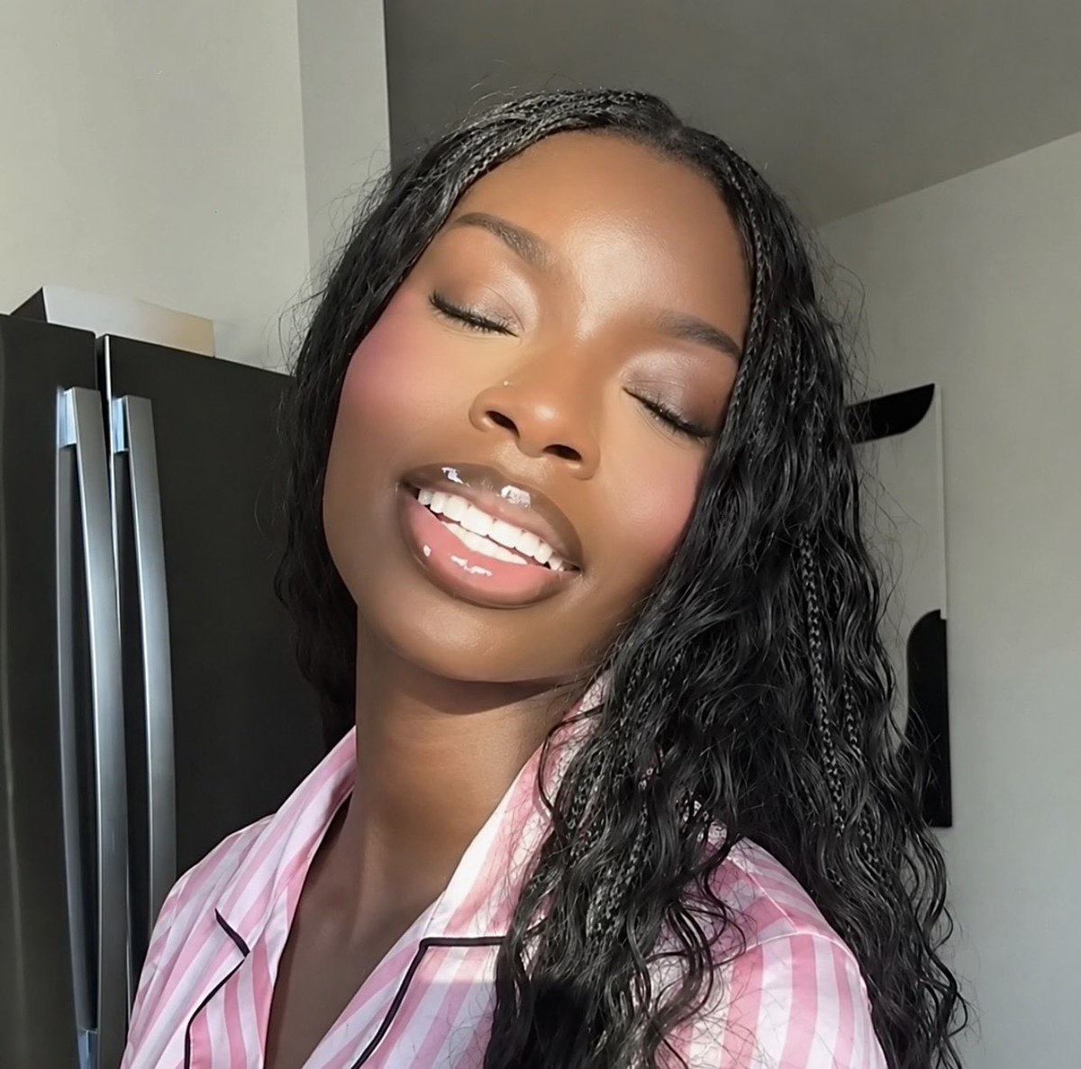 Nemamaae's tweet photo. How can she be this beautiful omg. https://t.co/DI0AlR85Ab