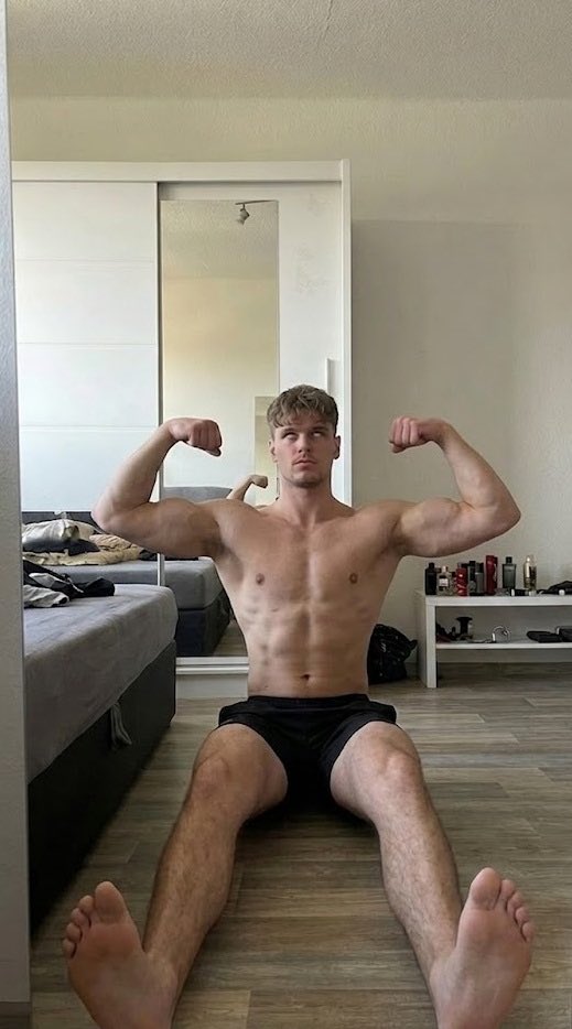 masterhypno_'s tweet photo. another good hypnotised himbo on display 🌀 https://t.co/ALtp5Q0Xo9
