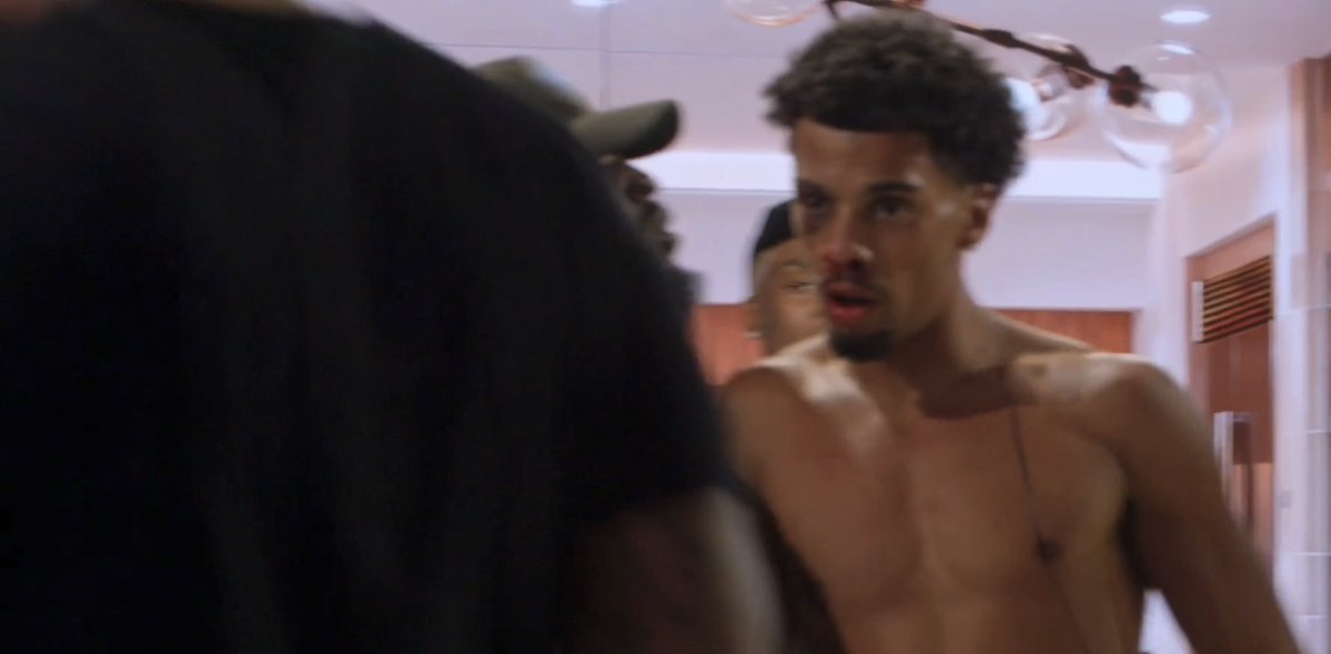 taenamors's tweet photo. seis is getting the julie treatment this reunion omg #badboysdominican https://t.co/z6efDT0Sn3