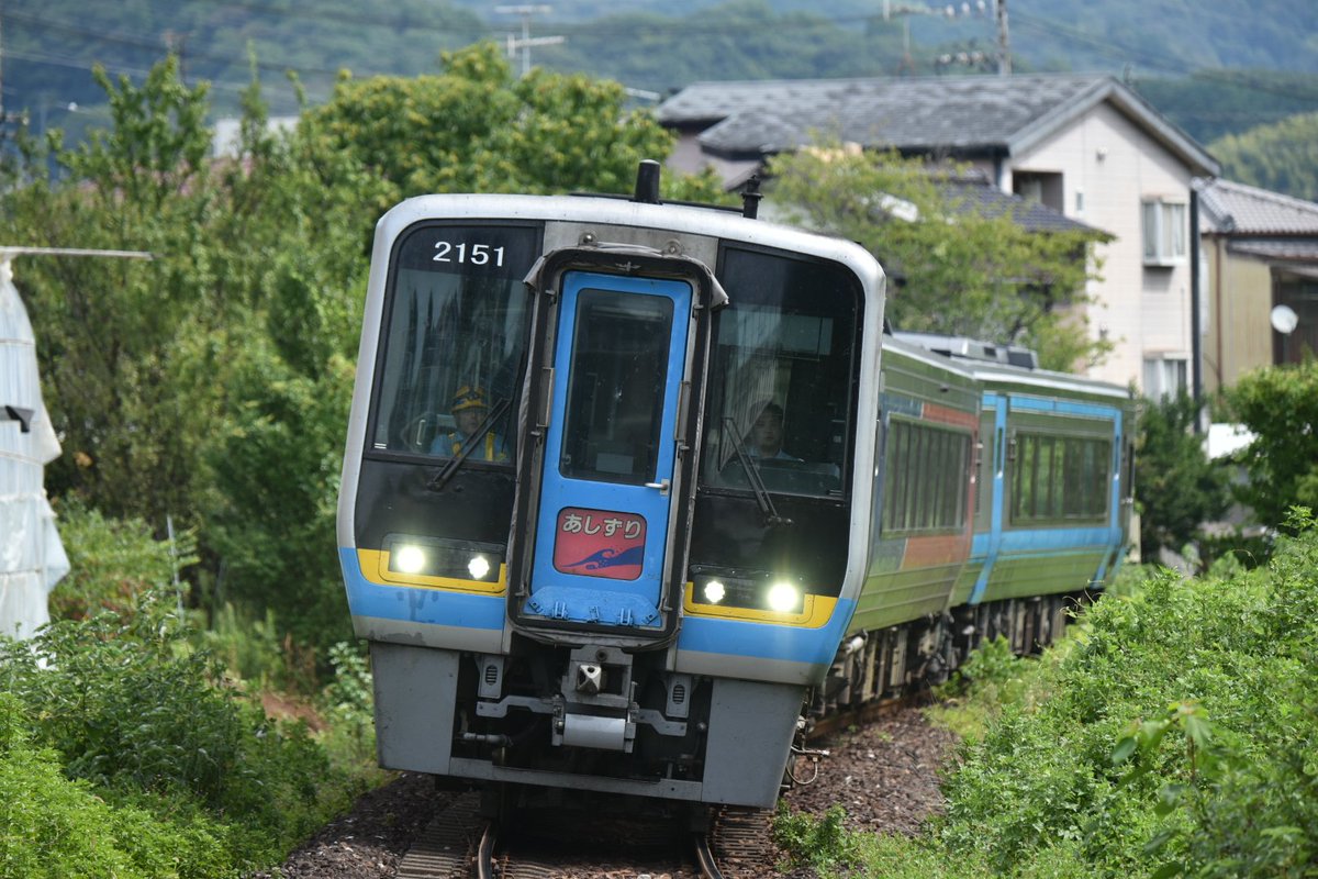 Yabicas0124's tweet photo. JR土讃線
(1枚目) 枝川→朝倉 あしずり4号 2074D 2000系+N2000系 3B
(2枚目)円行寺口→旭 あしずり1号 2071D 2000系+N2000系 3B
令和8年8月10日(月) https://t.co/t8SmYCstsy