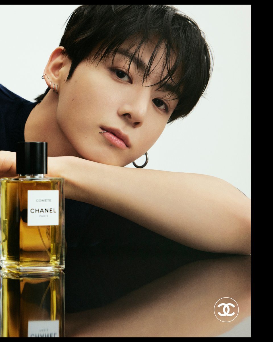 CHANEL_JP's tweet photo. シャネル フレグランス＆ビューティのアンバサダー、ジョングクが、レ ゼクスクルジフ ドゥ シャネルの世界へ。

まるで自分自身の多様な側面を知るように、それぞれ唯一無二の個性をもつオードゥ パルファムと出会います。

#JUNGKOOK #CHANELGrandParfumeur