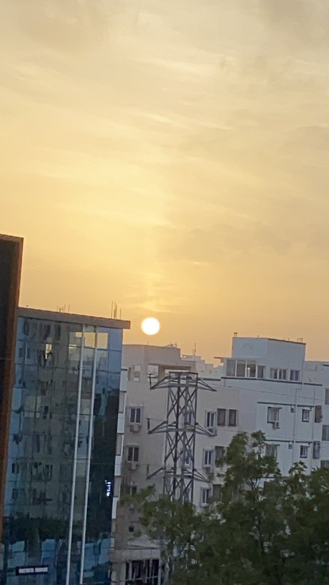 raziasworld's tweet photo. βEveryday, a million miracles begin at Sunrise.β Eric Jerome Dickey
#sunrise
#myview
@DavidMariposa1 @KalyaniMuktevi @Kri_Te_Acharya @kbiqbal777 @BrainnPower @FarhaSyeda1 https://t.co/K2z9QB5G9H