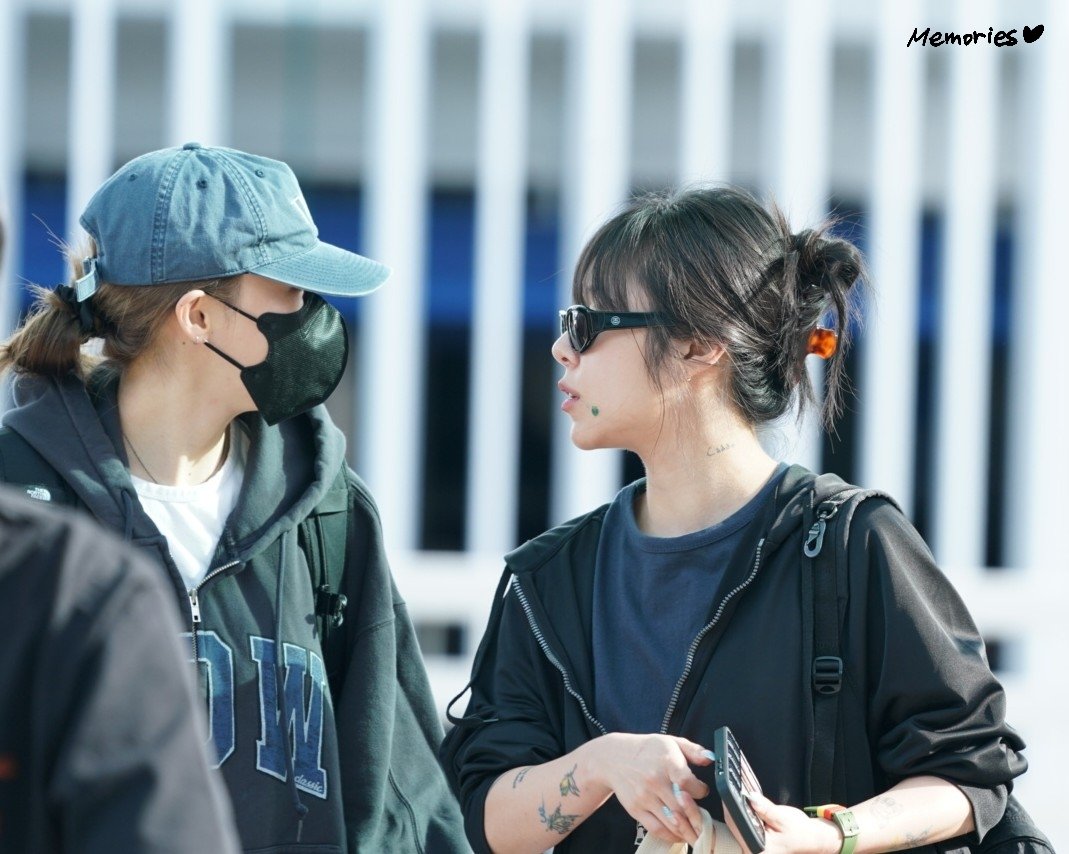 MMM_Memories's tweet photo. 260810 ICN 출국 문별, 휘인 프리뷰

취사가 완료되었습니당😋

#마마무  #문별 #휘인 #MAMAMOO #MOONBYUL #WHEEIN https://t.co/BnoveqIXHm