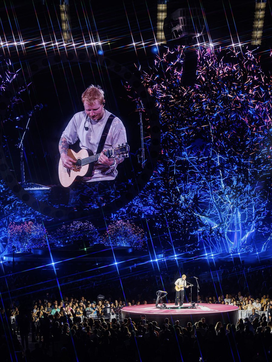 SoFiStadium's tweet photo. Pressed play on concert season ▶️ @edsheeran 

📸 @_noelvasquez / SoFi Stadium https://t.co/ybTtMtwPXe