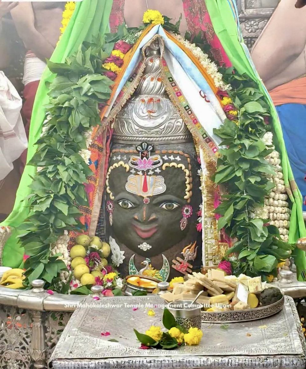 india_singhal's tweet photo. One of the greatest gifts someone can give us is remembering the little things.
Not because they had to, but because we mattered enough for them to pay attention. #SaiBaba #OmSaiRam #harharmahadevॐ https://t.co/y4riHaxLrF