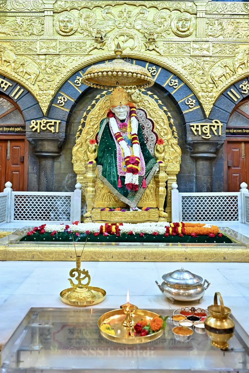 india_singhal's tweet photo. One of the greatest gifts someone can give us is remembering the little things.
Not because they had to, but because we mattered enough for them to pay attention. #SaiBaba #OmSaiRam #harharmahadevॐ https://t.co/y4riHaxLrF