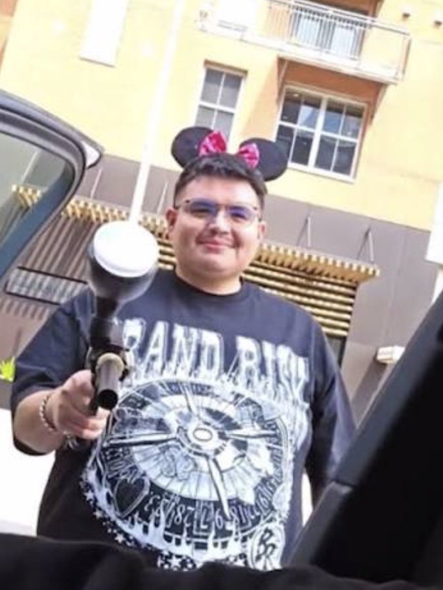 kTfStevn's tweet photo. @thekodeofficial This the same bitch that got fucked by this guy? https://t.co/RI2rAwheQF