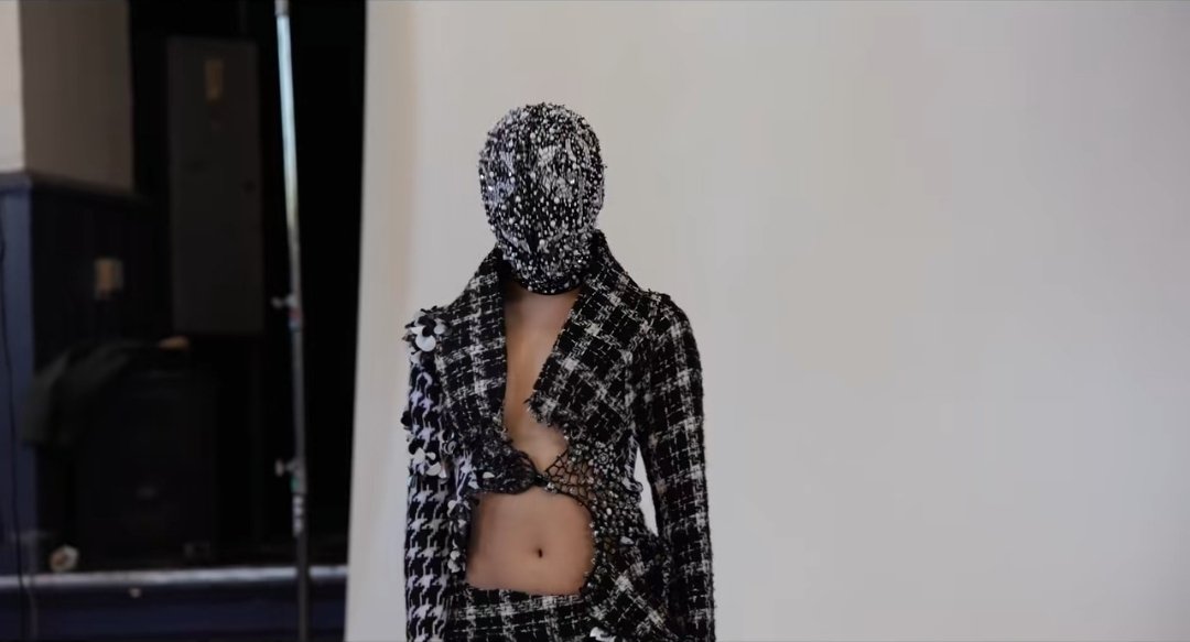 unique_zaky's tweet photo. @eyekonicliv I CANNOTT make this up girll I was watching katseye wild photoshoot BTS and look what I saw....this is def not lara nor anyone else skin color this HAVE to be manon like im 100% sure it wasnt even posted on any katseye accounts so its not one of the 5! https://t.co/039KGftYNC