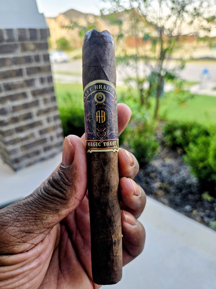 AntMan2270's tweet photo. Sunday evening vibing with Magic Toast #cigar #cigars #cigarlovers #cigarlife https://t.co/taB7W8AMEm