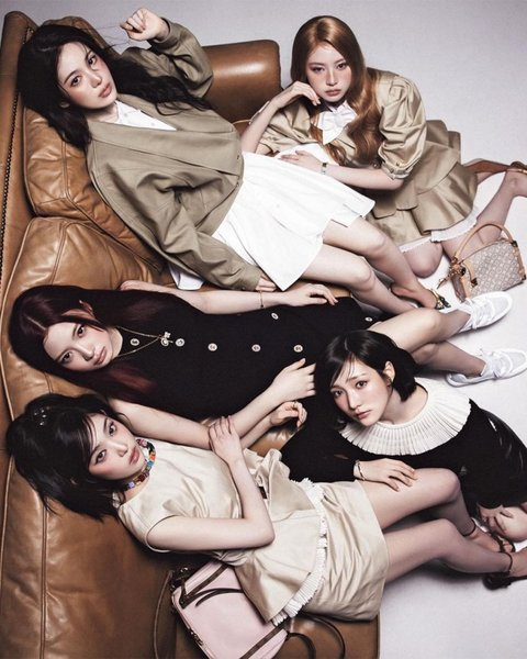 pannchoa's tweet photo. KiiiKiii lands their first luxury brand photoshoot with Louis Vuitton
https://t.co/4N4y3CQlg2 https://t.co/O9P30hlTYY