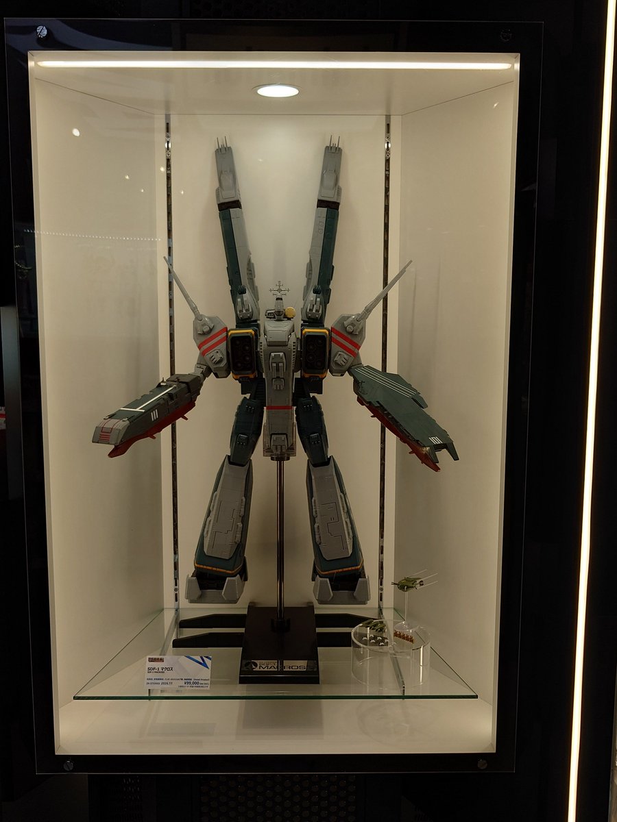 yutamaru_92's tweet photo. TAMASHII SPOT OSAKA にて展示中の
SDF-1マクロスを📸
デカい🤣
#マクロス https://t.co/rx4jZEbfS4