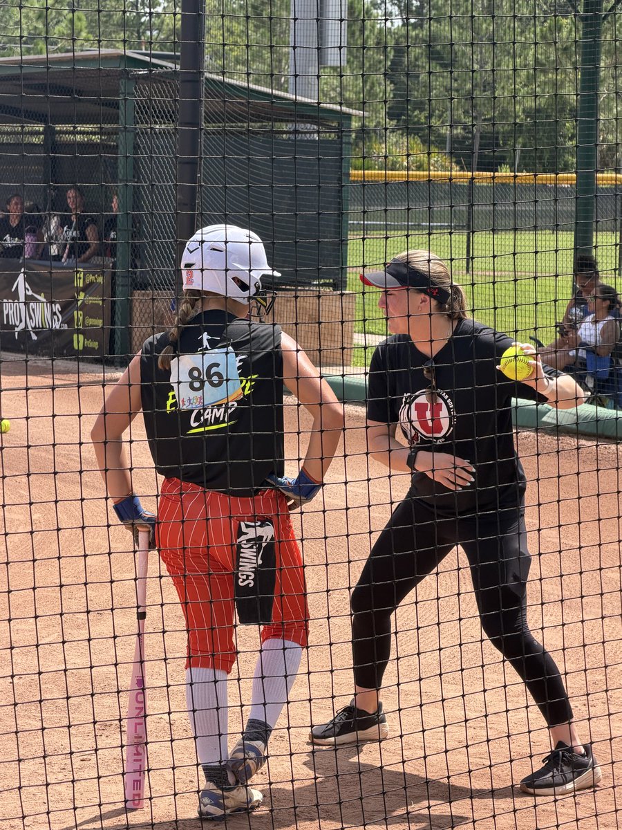 Bhawk2031's tweet photo. Spent the last 3 days at the @ProSwings_ camp in Orlando FL. All of the coaches were AMAZING and gave tips and “nuggets” to help me become a better player. Thank you!!
I may have been one of the younger campers there but held my own 🥎🙏
@Mojo2031Hunter 
@PrepSoftball 
@LineDsoftball 
@ExtraInningSB 
@SoftballSewanee 
@CoastRecruits
