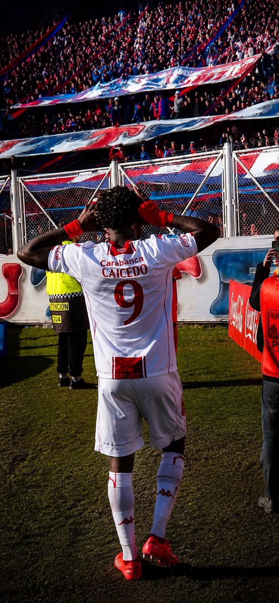 Nacho_Quemeroo's tweet photo. Esta foto va a quedar para la historia. Es lo que soñé toda mi vida. 
Nunca se vio algo igual en un clásico. 

GRACIAS JORDY. https://t.co/ZuePUQMbGS