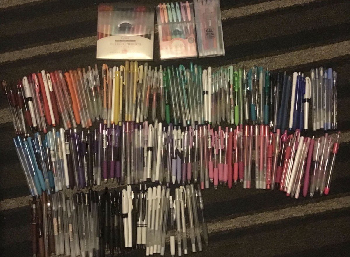 loonuhlee's tweet photo. @byfayekim bro i will literally mail you them. (un?)fortunately I have stationery tism and over the years I have accumulated genuinely so many pens I can’t use up in my lifetime even as an artist so plz let me pass them onto u https://t.co/wjbt19Dmzf