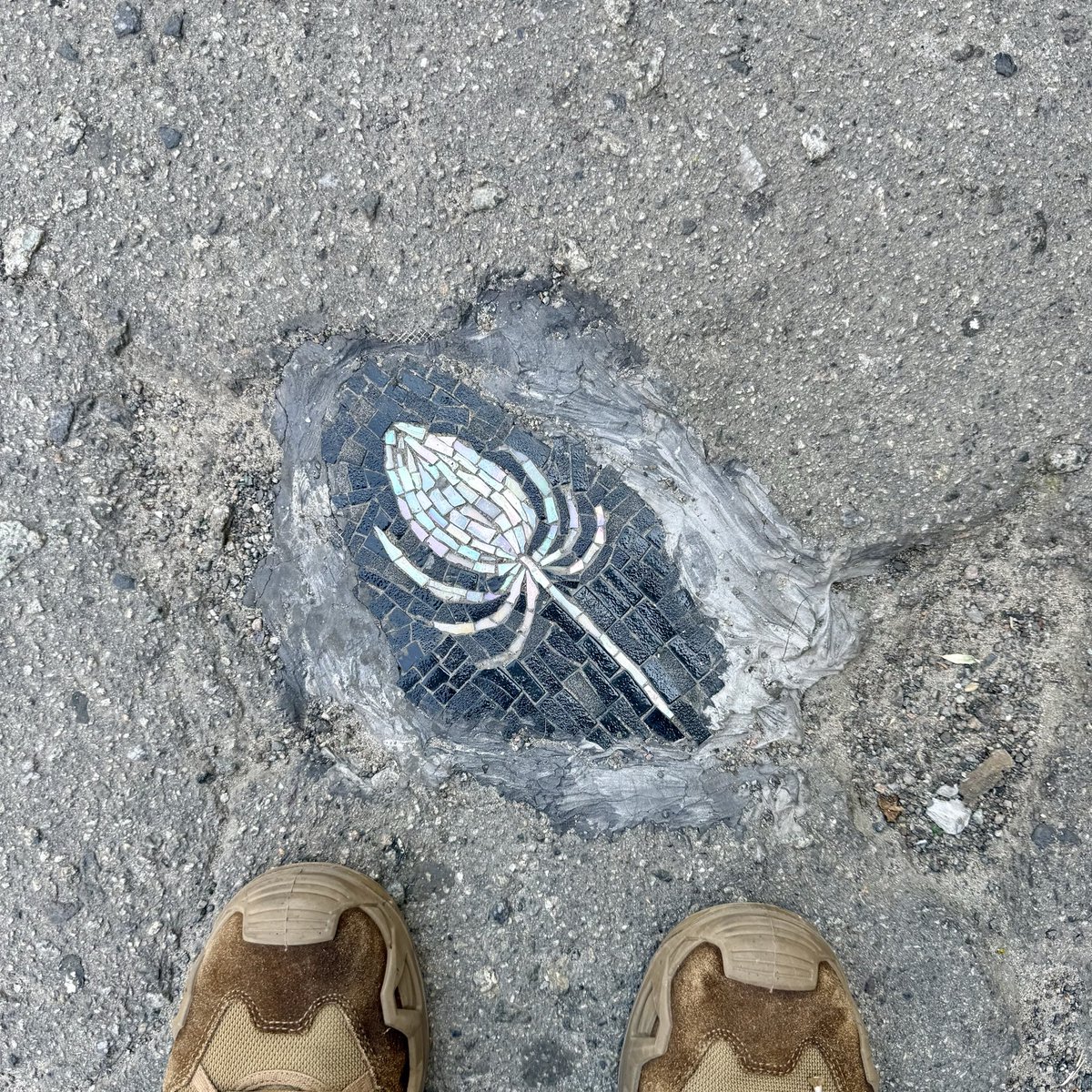 N6Bodhi's tweet photo. Подільські мозаїки #streetart #kyiv #podil https://t.co/UvUJoz5XS4