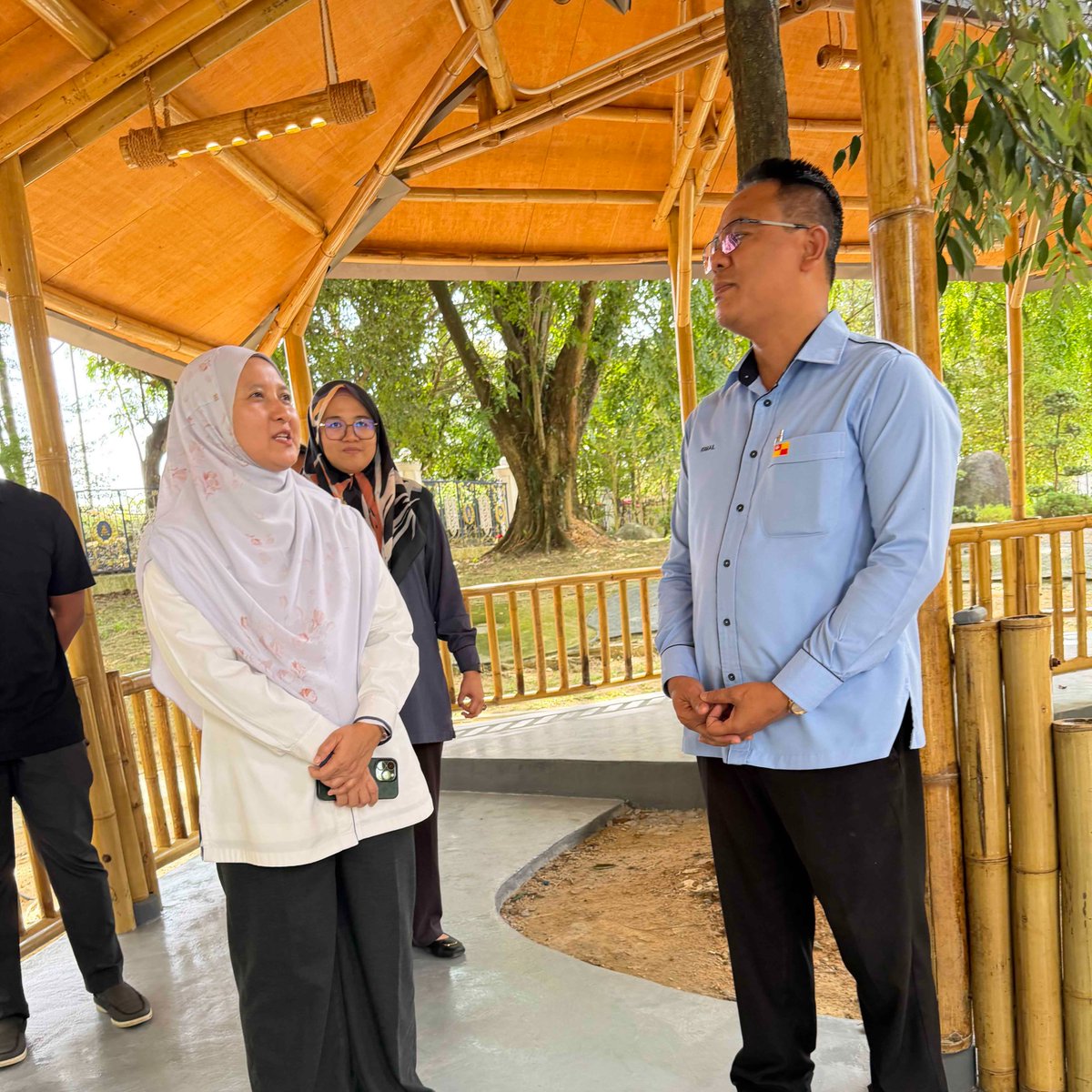 FRIMKepong's tweet photo. π
3/8
πTaman Persahabatan Selangor-Jepun Shah Alam
π @FRIMKepong @sacitycouncil lawat tapak Pavilion Buluh utk menyelaraskan senarai semakan kualiti sebelum penyerahan rasmi. Projek R&D RMK-12 bawah MoU FRIM-MBSA ini pendedahan potensi buluh sebagai bahan lestari.
#FRIM #MBSA https://t.co/NFfTO9wHon