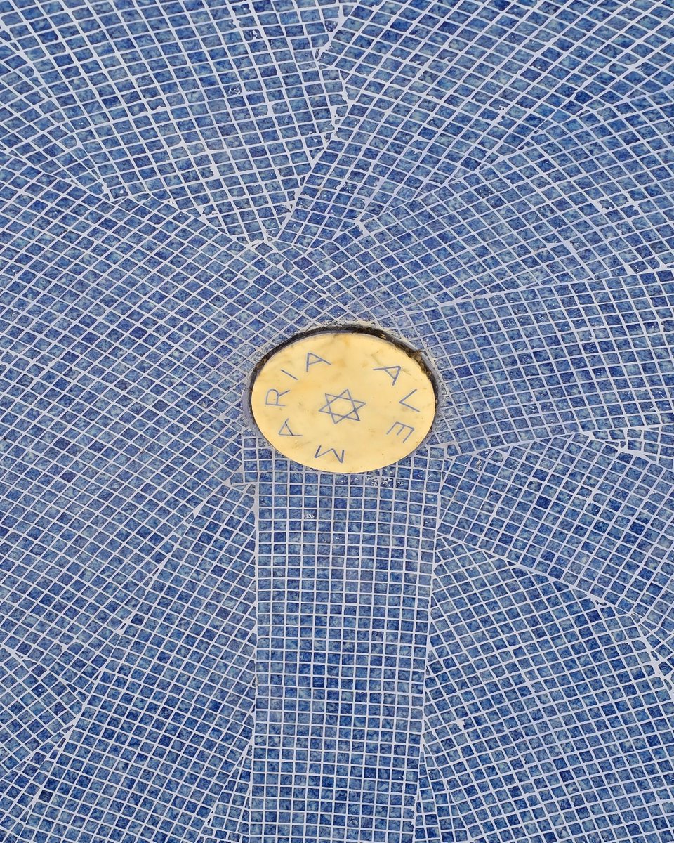 SO_IPP's tweet photo. [Carte postale estivale : Focus sur les Pouilles] Oria a ce quelque chose de rare. Entre les côtes adriatiques et ioniennes, la ville se dévoile avec une authenticité qui séduit immédiatement. Son château fort, sa cathédrale qui domine la vallée, son ancien ghetto juif (1/3) https://t.co/prQEWt33OQ