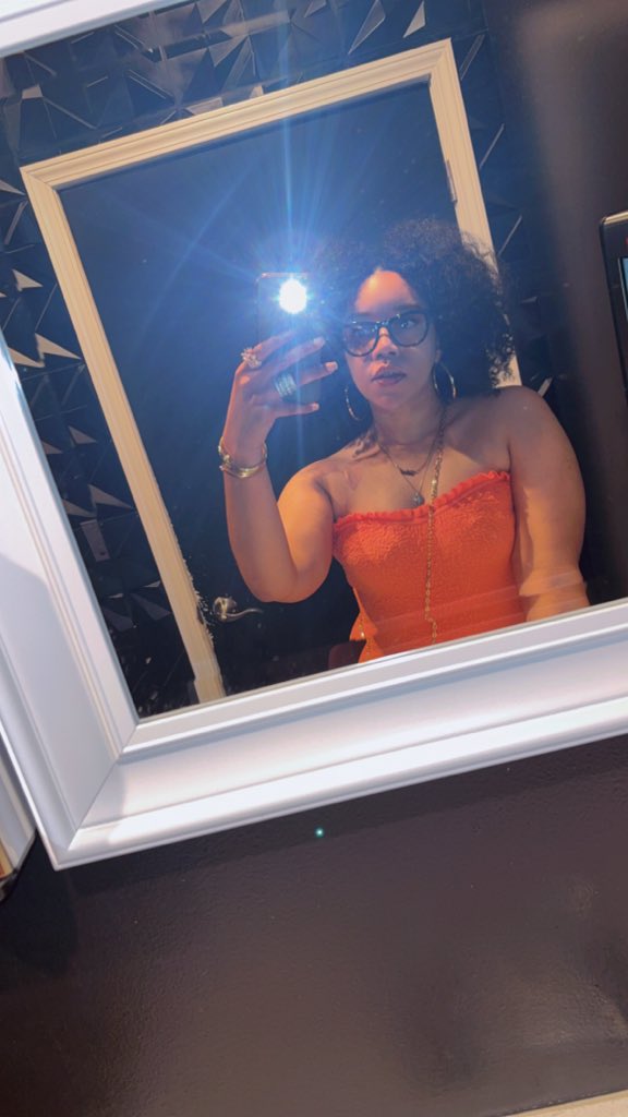 CherryRedd92's tweet photo. Just cuz yall ain’t saw me in a while… 😌 ✌🏼 https://t.co/WkzljEv9ce