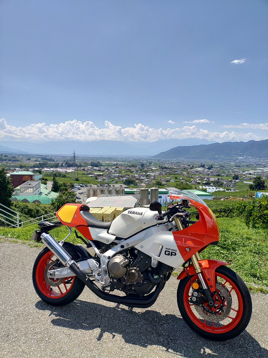combatpython's tweet photo. 勝沼辺りで夏っぽく。 https://t.co/vj6JZCshgr