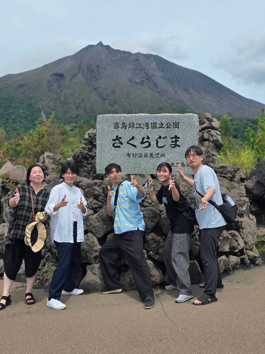 pregra2025's tweet photo. バズフェスへのご来場ありがとうございました！
第1週目、無事に終了いたしました✨
鹿児島のみなさま、本当に暖かくて、本当に素敵な時間を過ごせました！
帰りは桜島散策💨帰るぞ福岡！

#あにBAZU
#なかとば20周年 https://t.co/EloE8te8jY