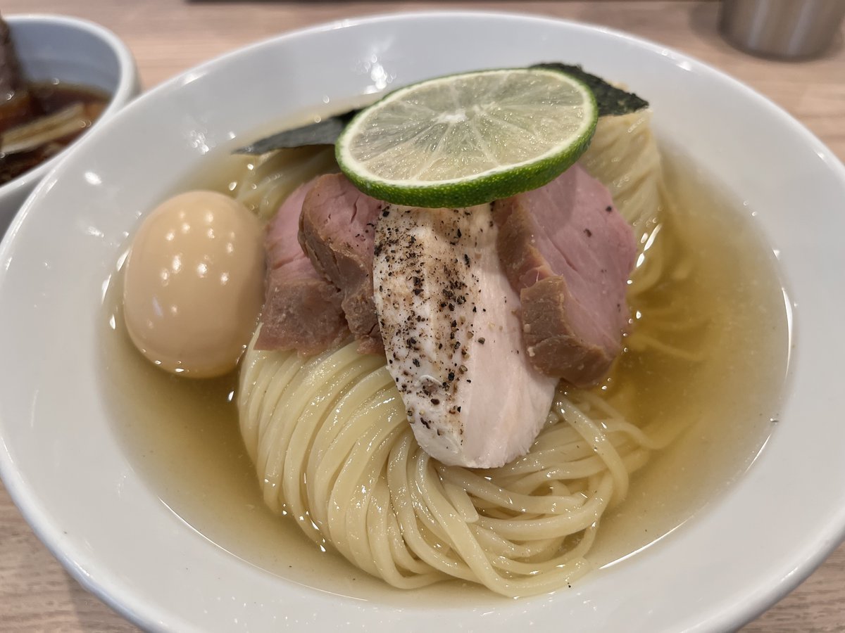 hiradate's tweet photo. にし尾
昆布水つけ麺

特製昆布水つけ麺（醤油）大盛りをいただいてきました。
昆布水をまとった麺、醤油のつけ汁、そしてチャーシュー、出汁割りまで最高に美味しかった！

https://t.co/kvxGr0O9P9 https://t.co/y58uZgI3tD