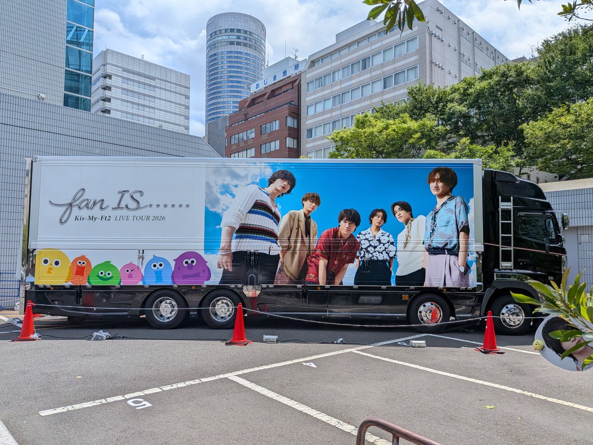 kaihouku7's tweet photo. 昼公演前に、2022以来振りのヲ友達にも会えました。☺
私的、初日の最終ライブ。
この良き日に、自名義頑張った。
kai姉妹で仲良く行ってきます。
つい、嬉しいのに寂しい気持ちにもなるけど、母の代わりに玉ちゃーん！って言わねば！これからもキスマイが糧です。 https://t.co/BXFqtb4qSQ