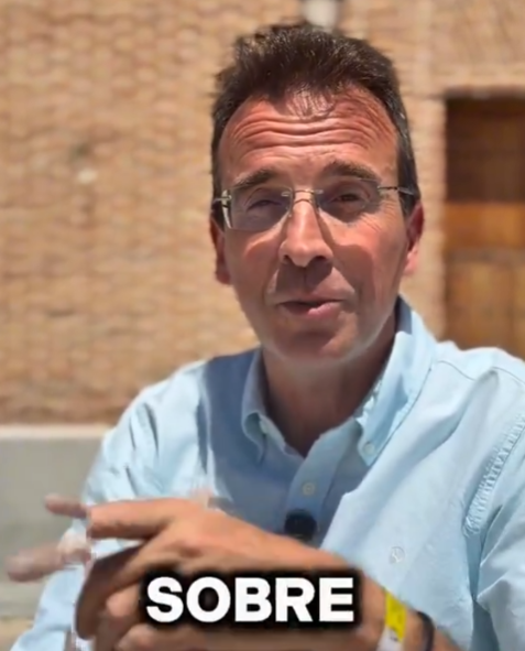 mareouencopp's tweet photo. Hilo del 2024 sobre #FiestasLeganés, y la cosa va a peor en #Butarque26, más calor, menos gente, programa infumable. Eso sí, el @CarlosULEG y el @marecuencopp son felices y dicen que viven en #Leganés.
#SoyFelizVivoEnLeganés https://t.co/1gKa7rUg0e