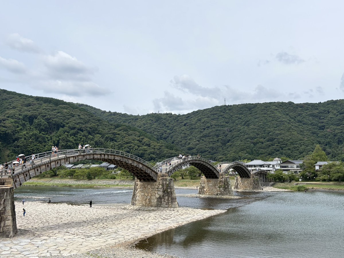 maamaaming's tweet photo. 観光しました
#錦帯橋 
橋の下がなんだか落ち着く感じ https://t.co/MuIUvQ2f9T