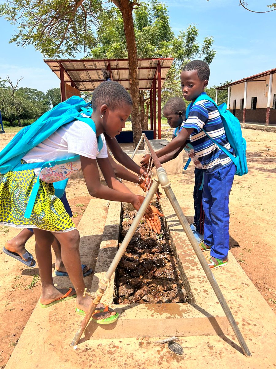 Antolin_Oficial's tweet photo. In 2025, our contribution alongside other @unicef_es partners supported UNICEF’s education programme in Guinea-Bissau, directly benefiting more than 20,000 children. 🌍📚
Through Empresas por el Cambio, we continue working to create lasting opportunities for children.#ChildRights https://t.co/wtnKf9jUX8