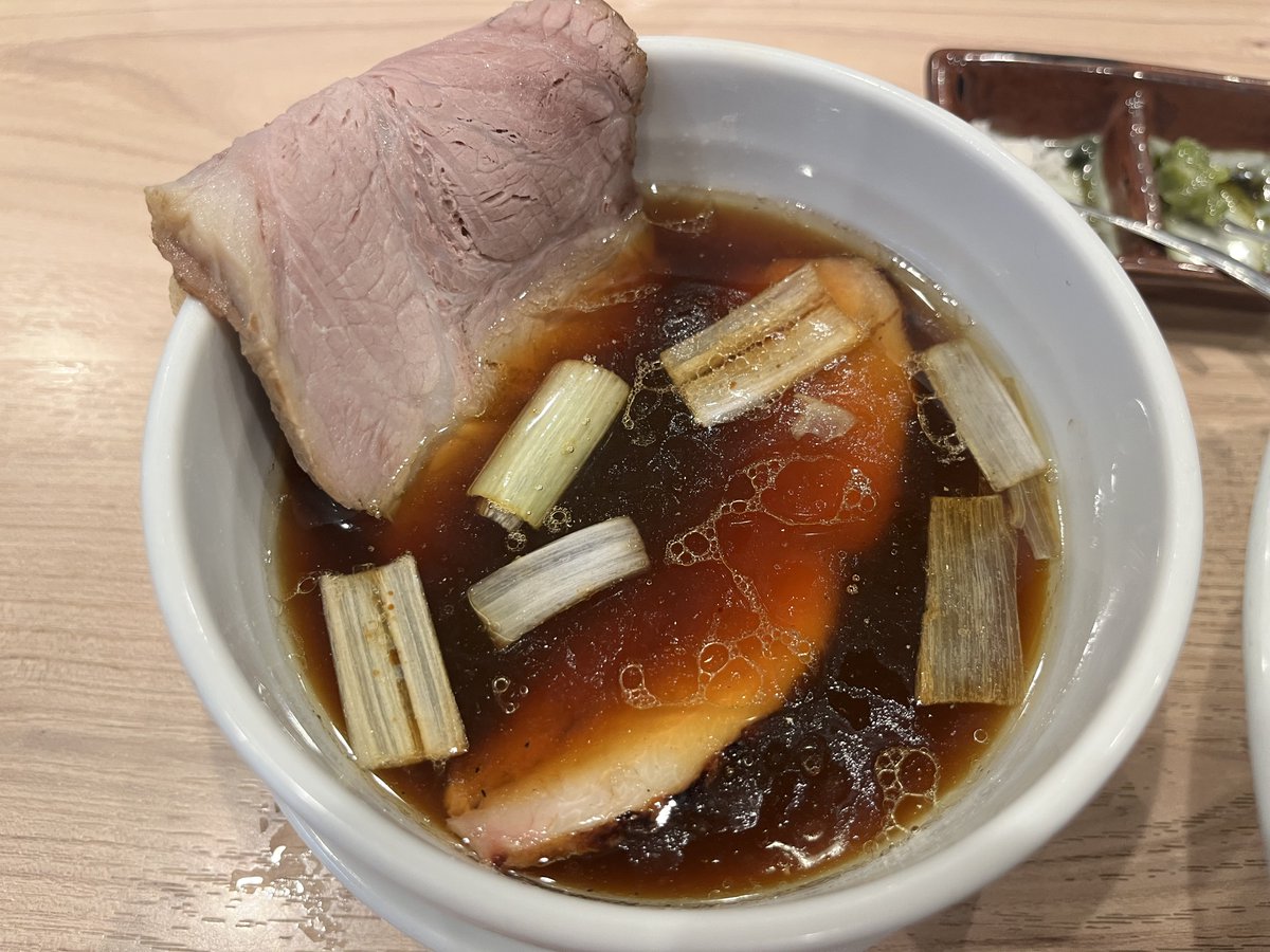 hiradate's tweet photo. にし尾
昆布水つけ麺

特製昆布水つけ麺（醤油）大盛りをいただいてきました。
昆布水をまとった麺、醤油のつけ汁、そしてチャーシュー、出汁割りまで最高に美味しかった！

https://t.co/kvxGr0O9P9 https://t.co/y58uZgI3tD