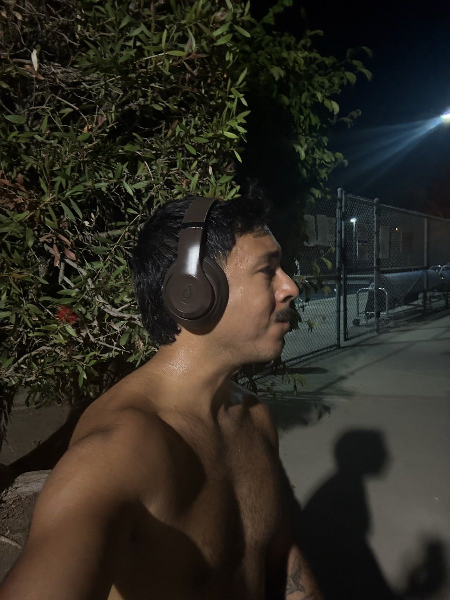 currentdru's tweet photo. back shots ! https://t.co/UJBjlZKfi6