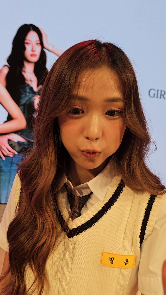 mmffhun's tweet photo. ฟิล์ม on stage                   ฟีมฟีมในสายตาหม่าม๊า https://t.co/8FFIBirNCQ