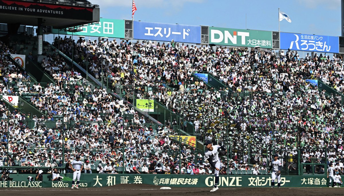 ryukyushimpo's tweet photo. 【甲子園】沖縄尚学2－7で横浜に敗れる
夏2連覇の“夢”飾れず　末吉・久髙・新垣の継投も実らず
横浜のエース織田、12奪三振
https://t.co/bwy7KdsjL9
#沖尚　#高校野球 https://t.co/VUzJOugFUh