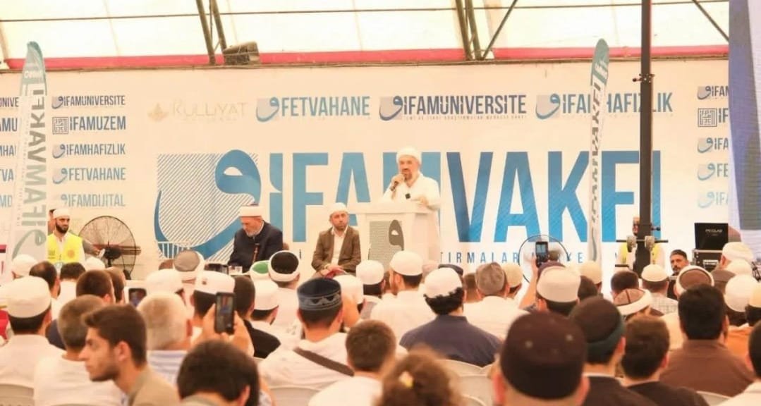 Drmpolatresmi's tweet photo. Bugün icazet şehrayiniidi. Bizleri İhsan Hocamız’a talebe kılan Allah Teâlâ’ya hamdolsun. İcazet bir emanettir. Rabbim bu büyük emaneti taşımayı bizlere nasip eylesin, bizleri layık eylesin. Âmin. https://t.co/KVrNsfzWRD
