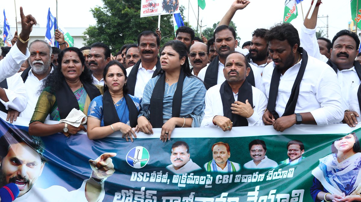 DrBotchaAnusha's tweet photo. పోలీసులను అడ్డుపెట్టుకుని ప్రజాస్వామ్య నిరసనను అడ్డుకోవడం సరికాదు.
విద్యార్థులు, యువత, నిరుద్యోగుల సమస్యలపై నిర్వహించిన AP Gen-Z WAR నిరసన కార్యక్రమానికి హాజరవడం జరిగింది.
#BotchaSatyanarayana #BotchaAnusha #APGenZWAR #YSRCP #Cheepurupalli #Vizianagaram https://t.co/lyLwpjPFBE