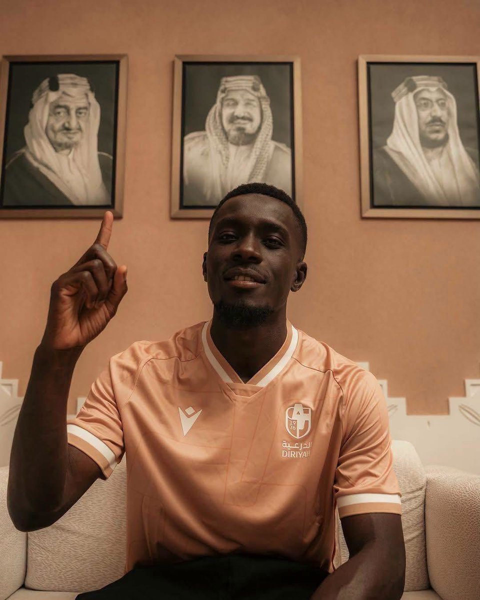 DeadlineDayLive's tweet photo. 📝 𝗗𝗘𝗔𝗟 𝗗𝗢𝗡𝗘: Idrissa Gueye has signed for Saudi club Al-Diriyah after leaving Everton.  🇸🇳🇸🇦✍️ https://t.co/ZUsNRxYUqy