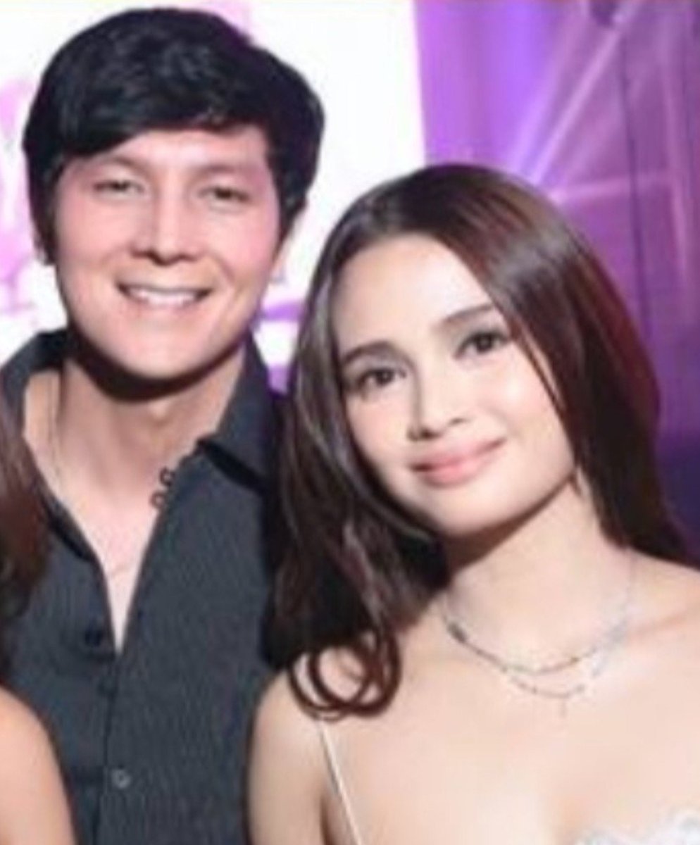 dpryienzy's tweet photo. WE                                         BLINKED

#RhenSeph #MHIAMB #ctto https://t.co/SkD8bEsvK7