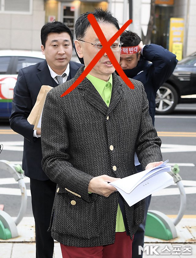 soohyunupdates's tweet photo. [BREAKING] Former Comedian-Turned-YouTuber Kwon Youngchan Referred to Prosecution for Defamation of #KimSoohyun

According to police and legal sources on August 10, Seoul Gangnam Police Station referred Kwon to the Seoul Central District Prosecutors’ Office without detention on the 22nd of last month on charges of violating the Act on Promotion of Information and Communications Network Utilization and Information Protection, etc. (defamation).

Police viewed Kwon as having broadcast the content while having an awareness, at least indirectly, that it was false. As the basis for this judgment, police pointed out that he did not check the specific facts other than the photo materials he received from the bereaved family of the late Kim Saeron. Police also stated, “Kwon broadcast it as if he had confirmed the exact facts. It appears that he had the purpose of criticizing Kim Soohyun.”

Previously, the Korean and Global Fan Union for Kim Soohyun filed a complaint against more than 100 malicious commenters, including Kwon, for defamation on April 30 last year. Attorney Yang Taeyoung of law firm Doa, the legal representative of the fan union, said at the time, “We decided to proceed with this complaint because we could no longer stand by and watch the continued malicious criticism, spread of false information, defamation, and personal insults against Kim Soohyun.”

https://t.co/RLzcxeJ15i