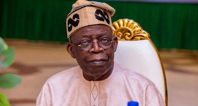 MobilePunch's tweet photo. 𝗧𝗶𝗻𝘂𝗯𝘂 𝘁𝗿𝗲𝗸𝘀 𝘁𝗼 𝗼𝗳𝗳𝗶𝗰𝗲, 𝗲𝗮𝘁𝘀 𝗼𝗻𝗰𝗲 𝗱𝗮𝗶𝗹𝘆 — 𝗡𝗥𝗦 𝗯𝗼𝘀𝘀

𝗥𝗲𝗮𝗱 𝗠𝗼𝗿𝗲: https://t.co/gqaDLs5dOt https://t.co/ZiojU94vXx