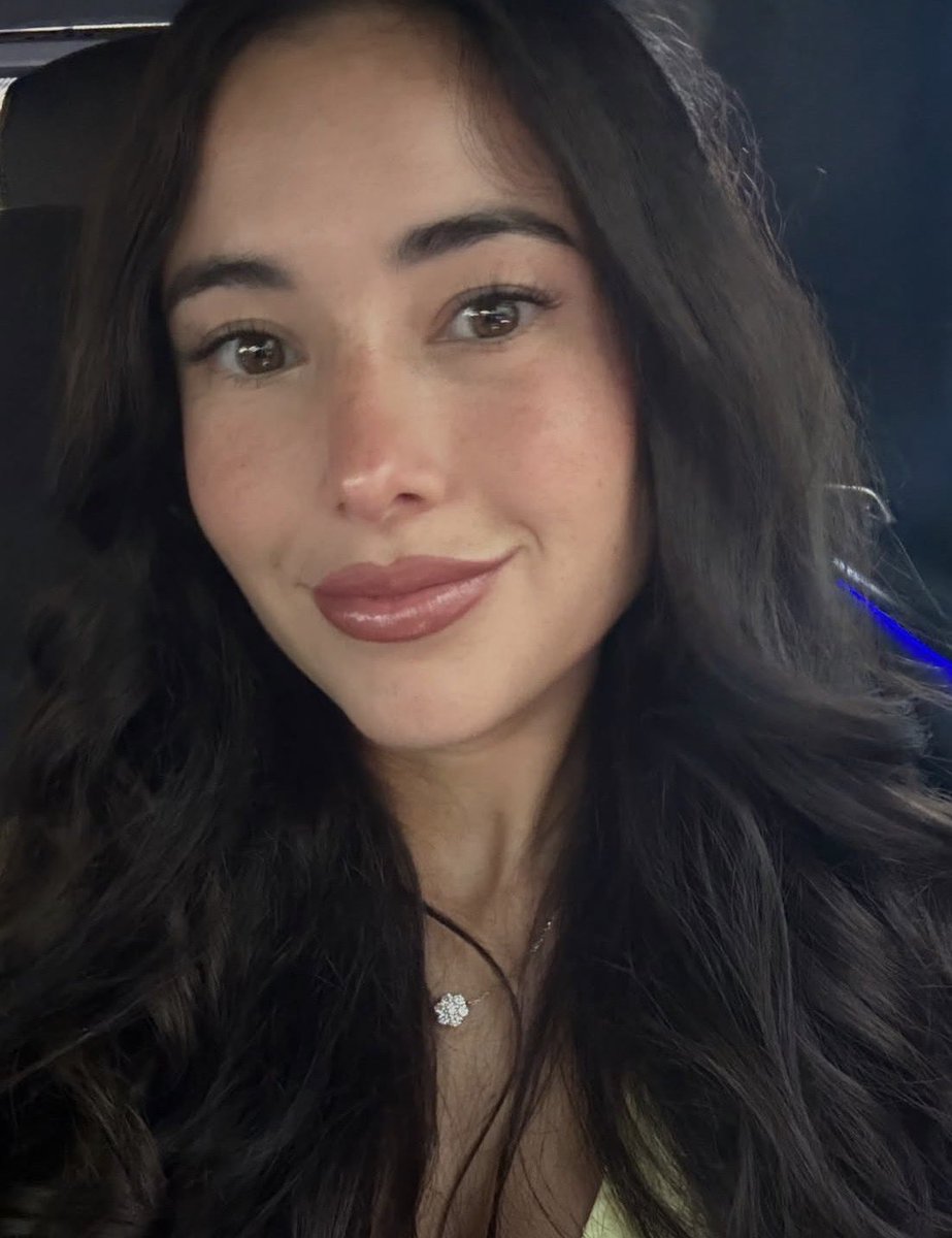 AmberGelle's tweet photo. Looking exactly how this season feels 💛 https://t.co/3HSIZLiYzs