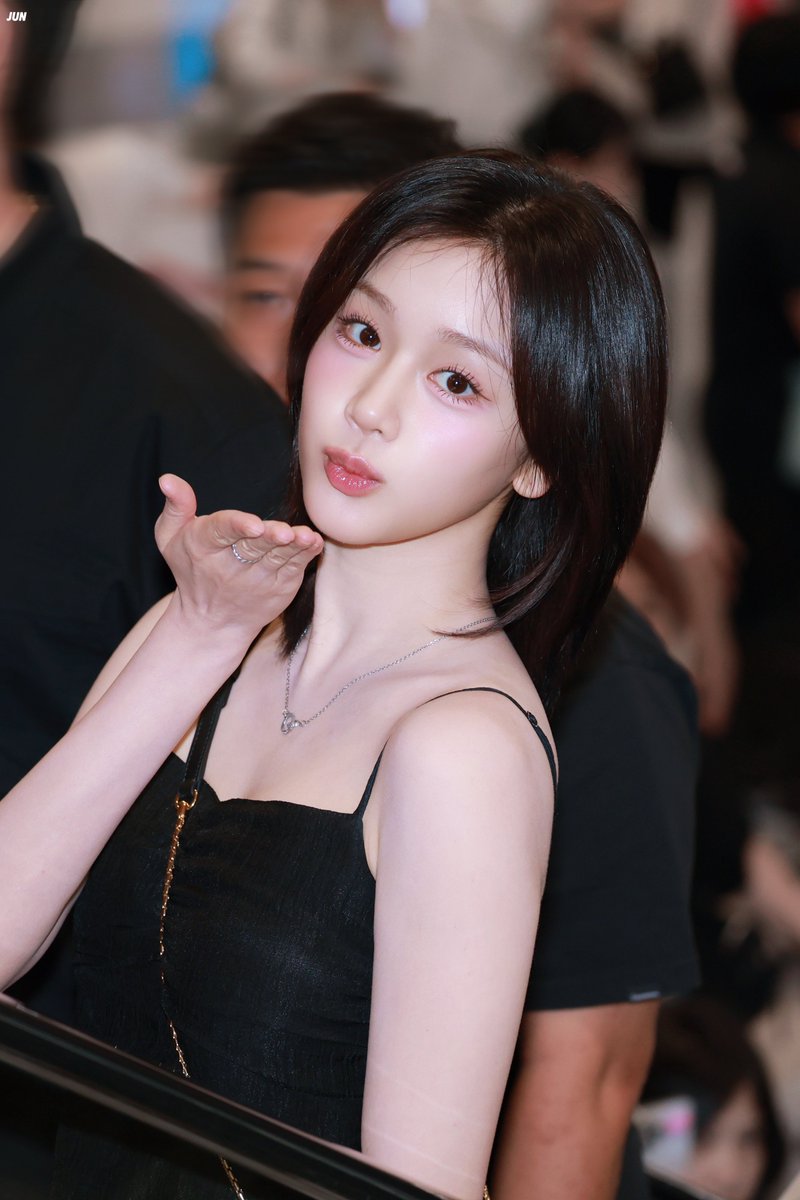 Jun_ritaaa's tweet photo. 260810 

🫪😍🫪

#PHARITA  #파리타
#BABYMONSTER #베이비몬스터 https://t.co/qPStuRFEeo