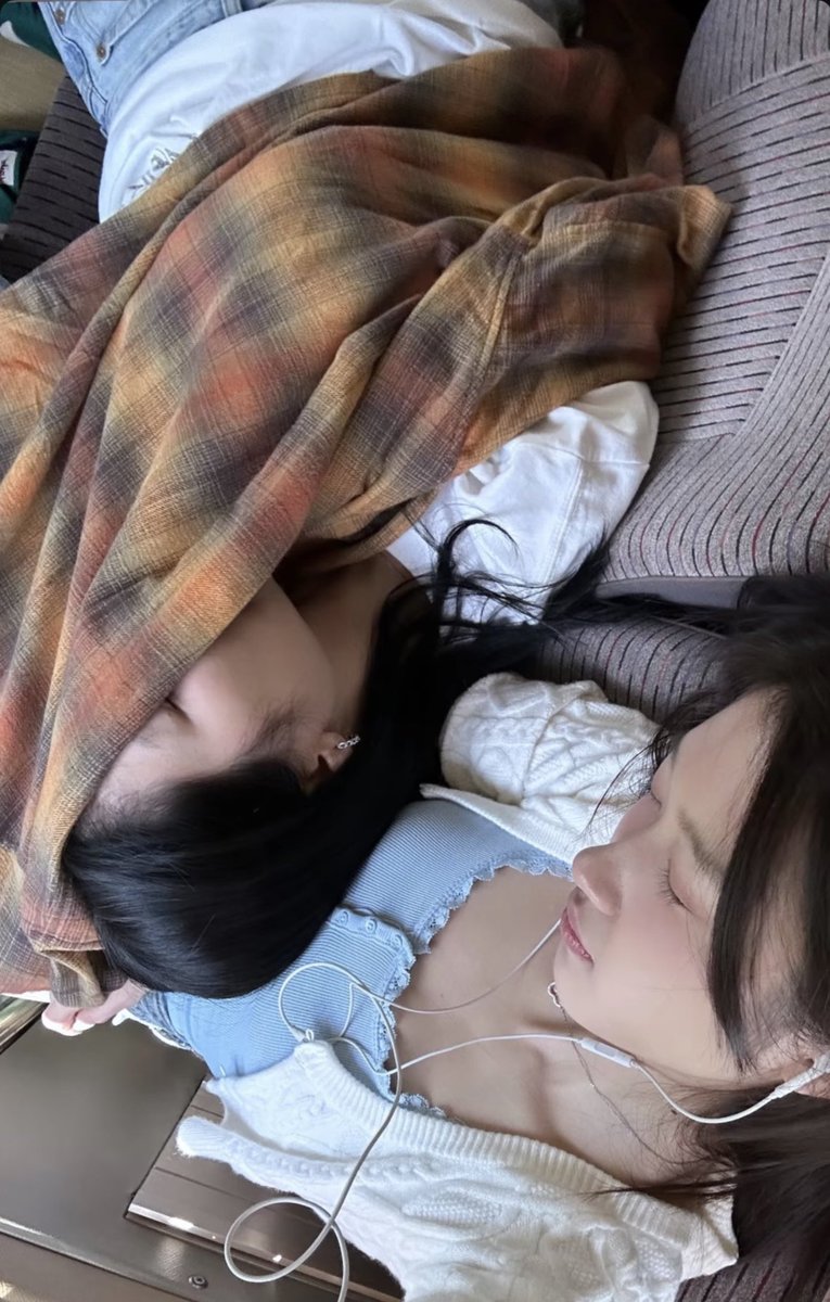 im_myouison2's tweet photo. So this is how you spend you day off now huh 

#FayePeraya #AtomPariya https://t.co/ykHONxNOdE