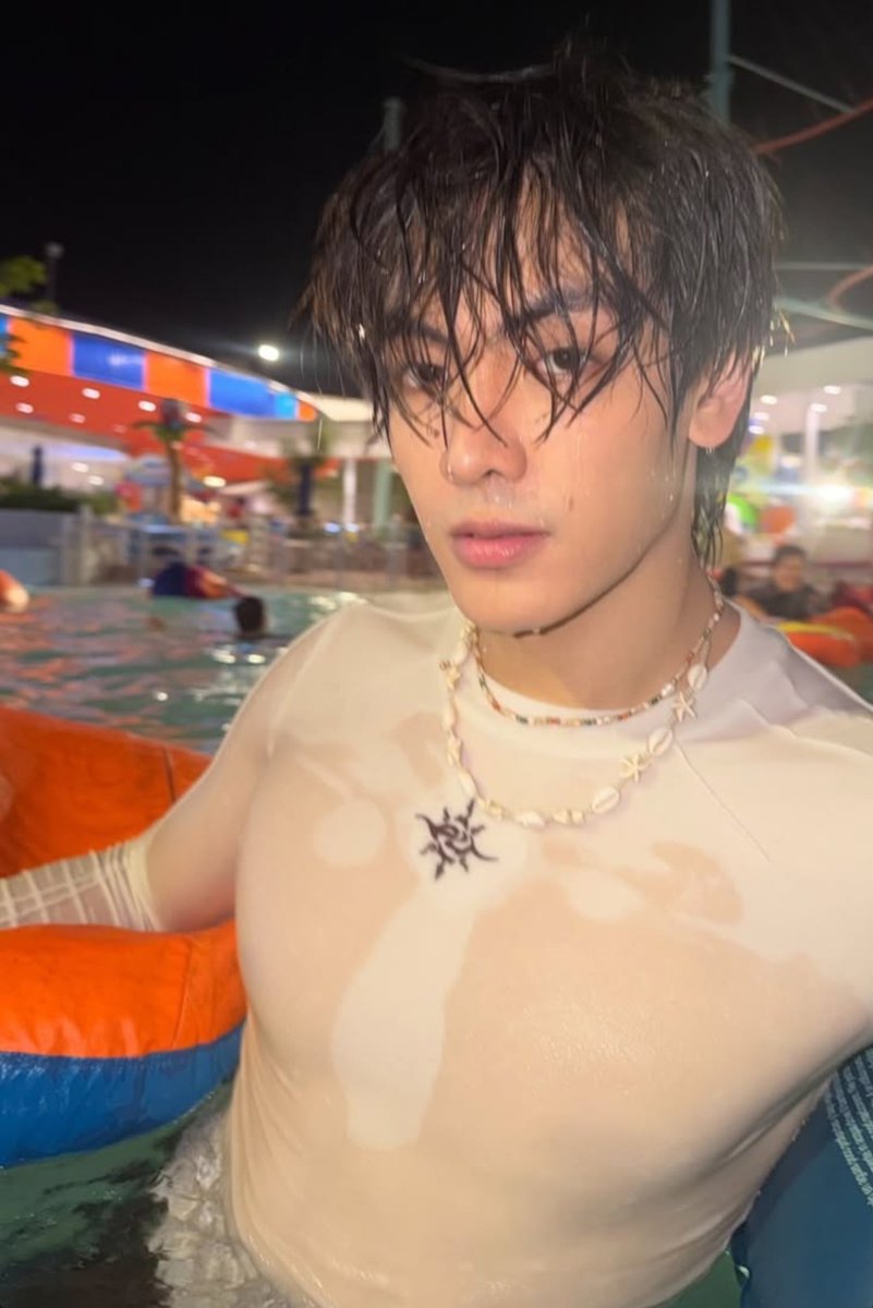 luvtheepeach's tweet photo. HIS GORGEOUS HONEY SKIN

#จุงอาเชน #JoongArchen https://t.co/73vFoQx3Lm