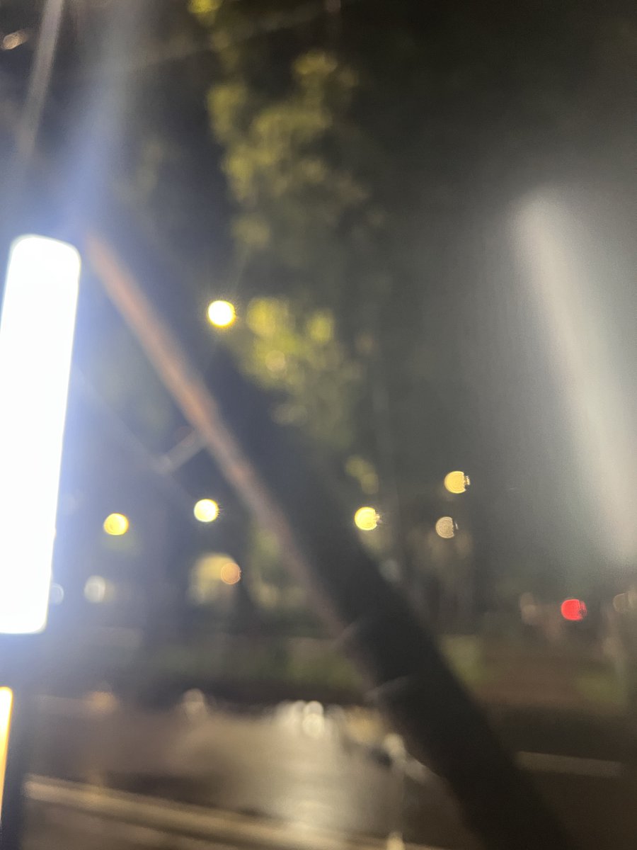 GuillermoCagide's tweet photo. @TELMEXSoluciona Hola buenas noches les quería informar que desde la calle repúblicas hasta la esquina de oriente 172  ( eje 7 a sur ) . Hay 3 postes de Telmex y uno de ellos jaló su red y se cayó al arroyo vehicular los bomberos vinieron a quitarlo , y desconectaron tanto fibra https://t.co/d1qdJ2CdT3