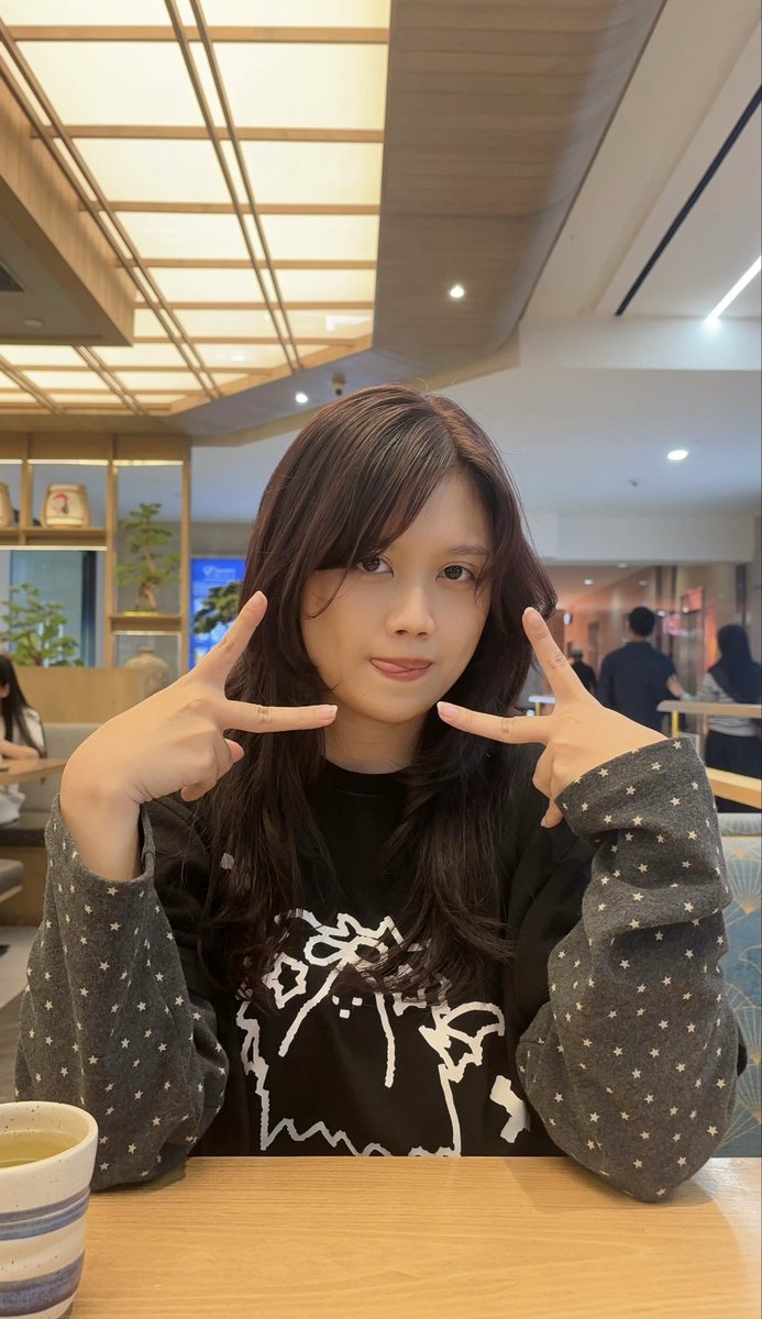 SolaceAmerta's tweet photo. rambut baruuuw! 😺😽 https://t.co/QoVlmtJpMm