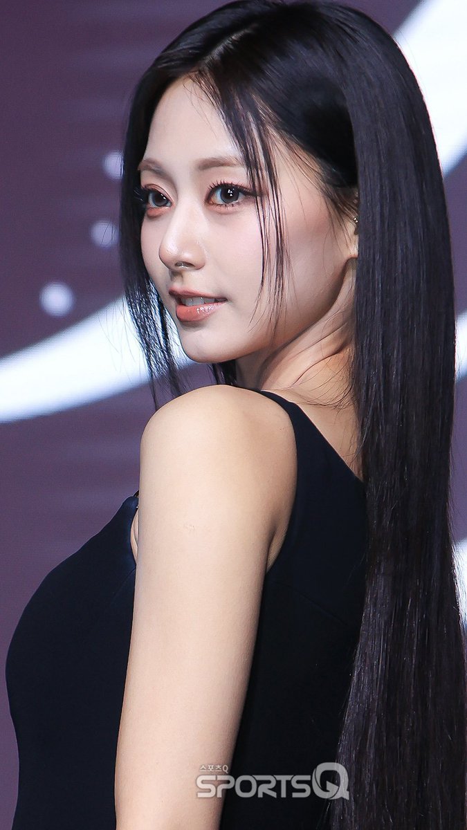 ThisisforuTzu's tweet photo. TZUYU'S ETHEREAL FACECARD 🤌 https://t.co/9PT3moy2LJ