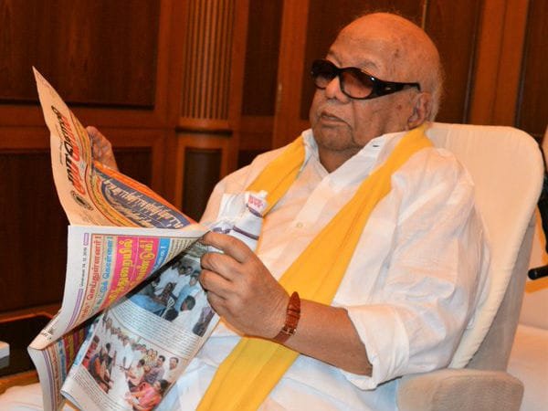 KanimozhiDMK's tweet photo. தலைவர் கலைஞர் அவர்கள் நிறுவிய முரசொலி, இன்று 85ஆம் ஆண்டில் அடி எடுத்து வைக்கிறது. திராவிட இயக்க இலட்சியங்களின் குரலாகவும், ஜனநாயகவாதிகளின் இதழாகவும் விளங்கி நிற்கிறது முரசொலி!

இத்தனை ஆண்டுகாலமாக முரசொலியின் பயணத்தில் துணை நிற்கும் ஊழியர்ககளுக்கு வாழ்த்துகள்.

#முரசொலி85 #Murasoli
